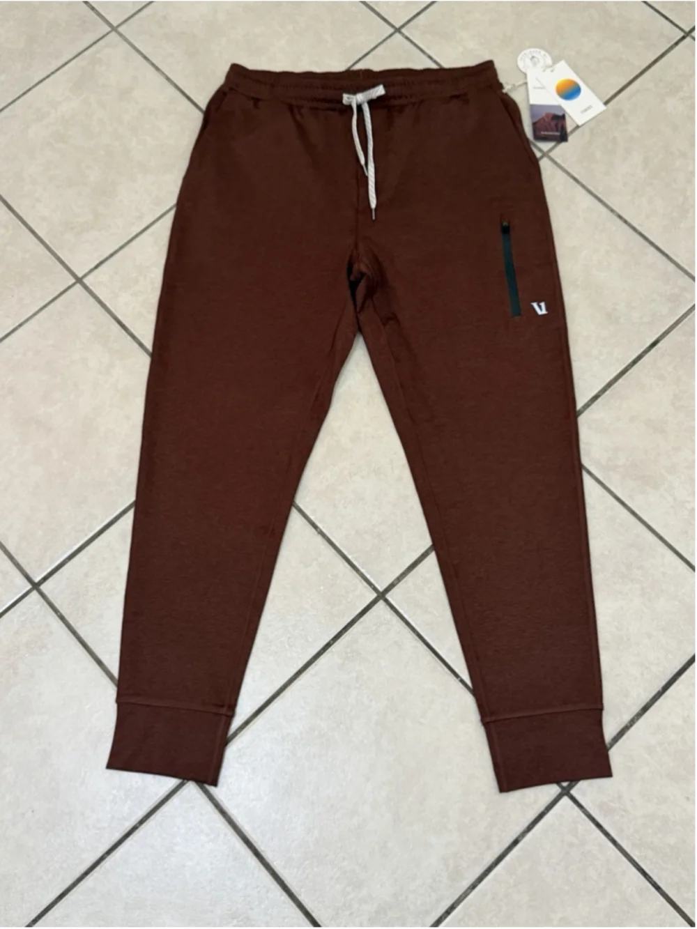 VUORI SUNDAY PERFORMANCE JOGGER 28” BURNT SIENNA SIZE MEDIUM